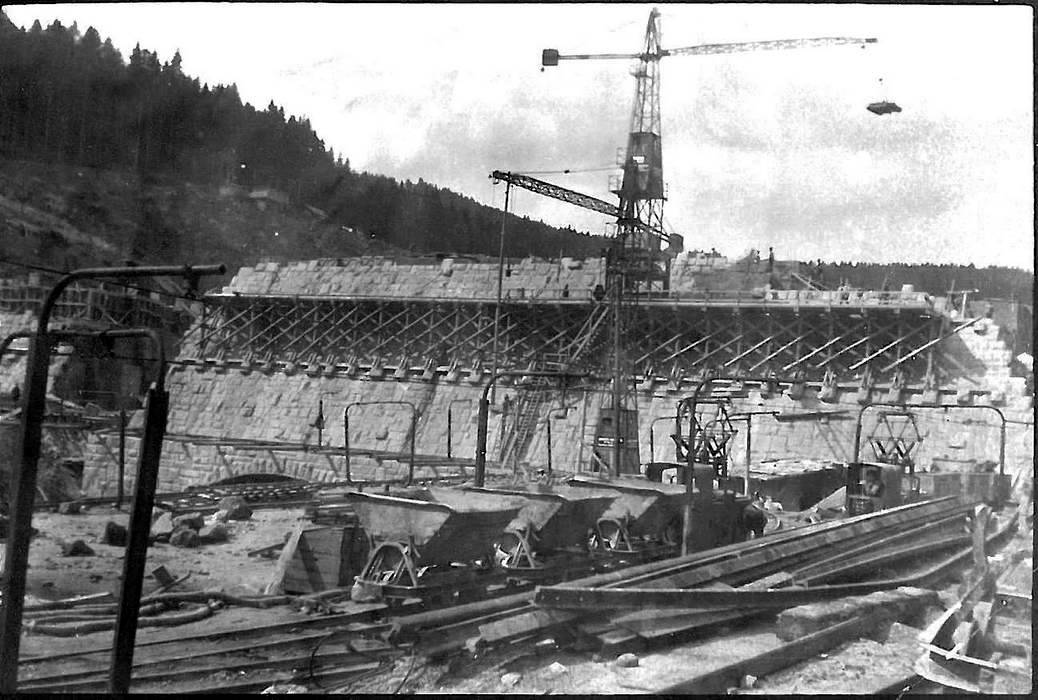 Aus dem Familienalbum: Bau der Schwarzen-bach-Staumauer um 1924